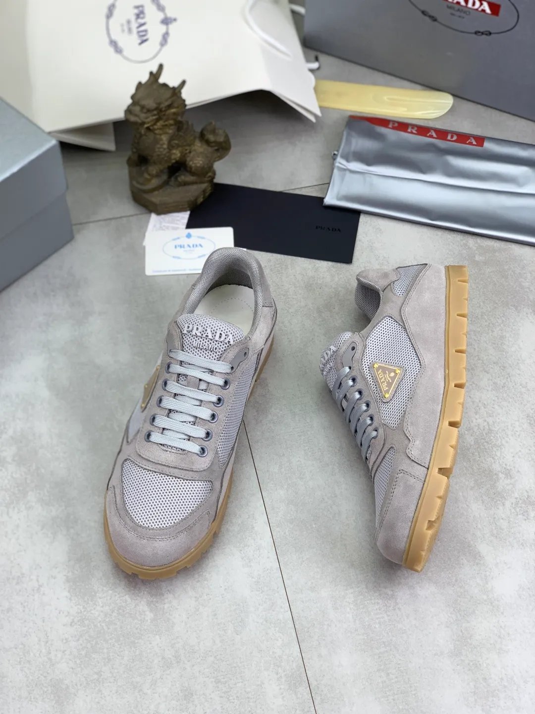 Men's men's shoes 💰P520💰 [New style] popular models are on the official website, 🆘 Trendy brand (Prada) mainly promotes popular models, avant-garde and versatile fashionable men's shoes private version mold opening, cowhide surface splicing 1:1.. Fashionable and simple, original imported cowhide lining cowhide feet; the atmosphere and personality are more fashionable, eye-catching and pursuing class. It will subvert the old idea and be a must-have for fashion trendsetters with you! Must keep it for yourself! Tall and comfortable, large and low, high-end quality workmanship. Code number: 38-45 3️⃣optional.